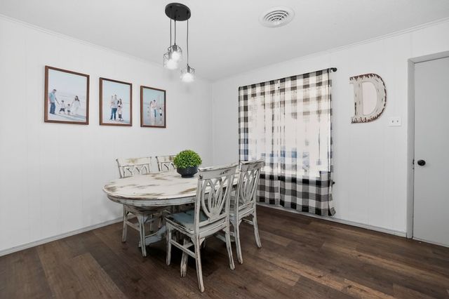 16064 N Sunflower Ave, Gardendale, TX 79758