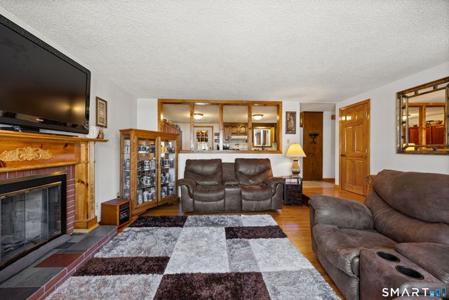 33 Provencher Drive, Plainville, CT 06062