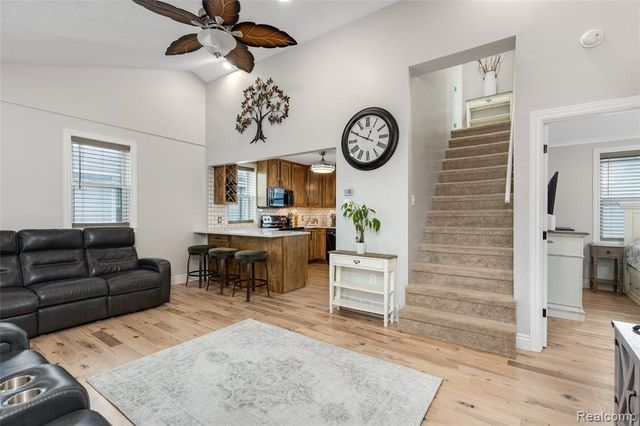 9474 Thames Boulevard, White Lake, MI 48386