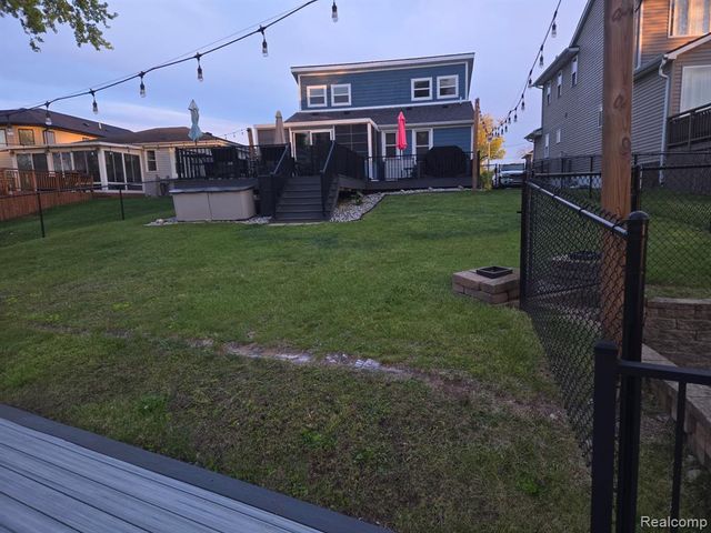 9474 Thames Boulevard, White Lake, MI 48386