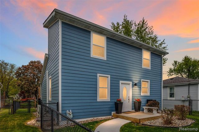 9474 Thames Boulevard, White Lake, MI 48386