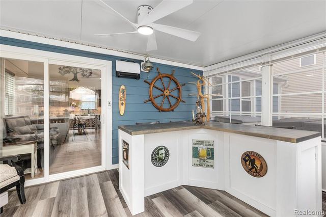 9474 Thames Boulevard, White Lake, MI 48386
