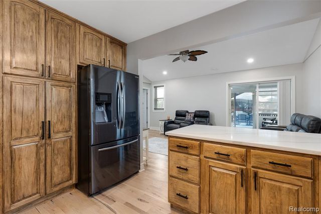 9474 Thames Boulevard, White Lake, MI 48386