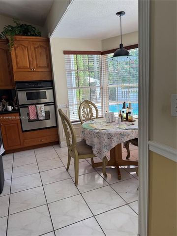 10060 SW 122nd Ave, Miami, FL 33186