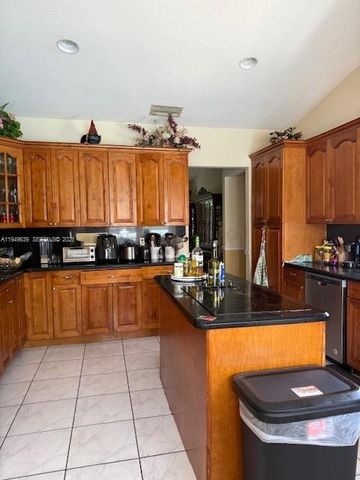 10060 SW 122nd Ave, Miami, FL 33186