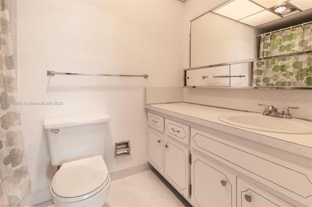 2500 NE 48th Ln 802, Fort Lauderdale, FL 33308