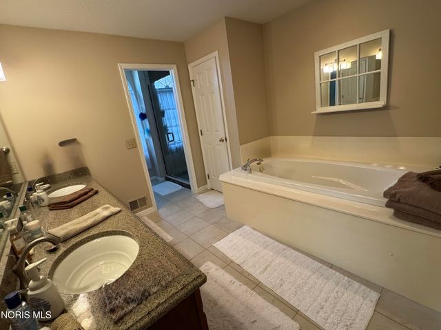7455 Valhalla Drive, Maumee, OH 43537