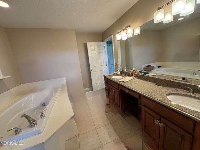 7455 Valhalla Drive, Maumee, OH 43537