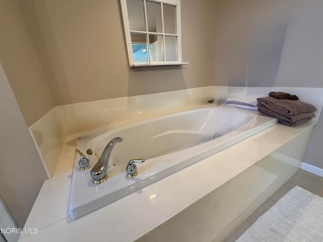 7455 Valhalla Drive, Maumee, OH 43537