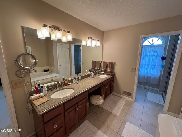 7455 Valhalla Drive, Maumee, OH 43537