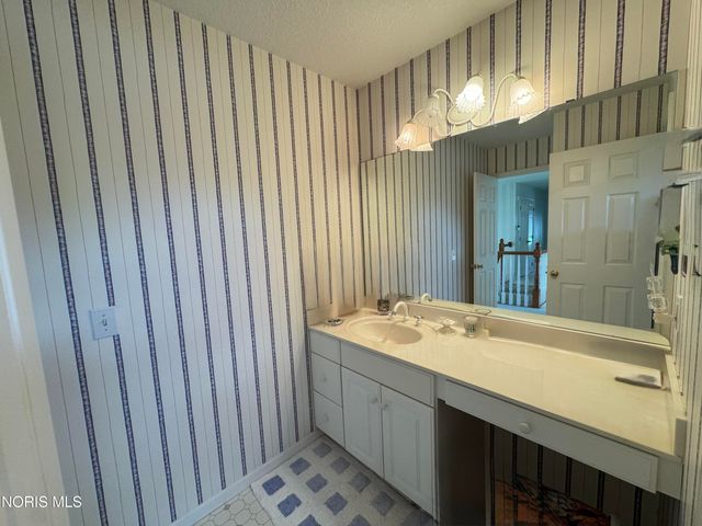 7455 Valhalla Drive, Maumee, OH 43537
