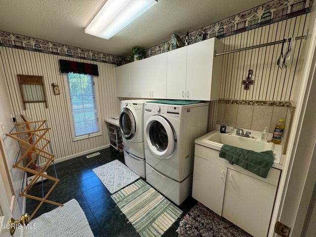 7455 Valhalla Drive, Maumee, OH 43537