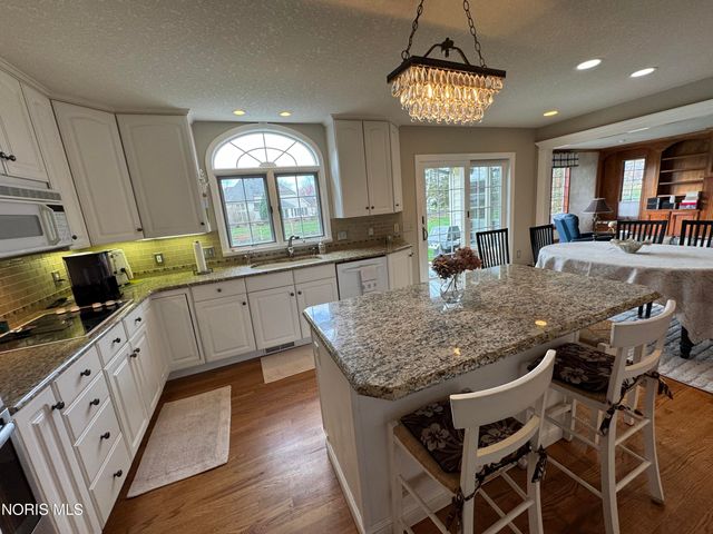 7455 Valhalla Drive, Maumee, OH 43537