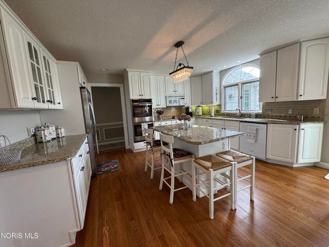 7455 Valhalla Drive, Maumee, OH 43537