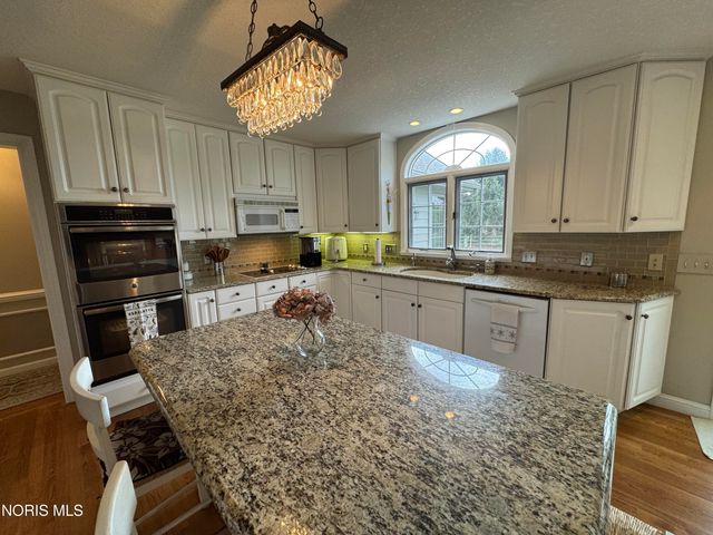 7455 Valhalla Drive, Maumee, OH 43537