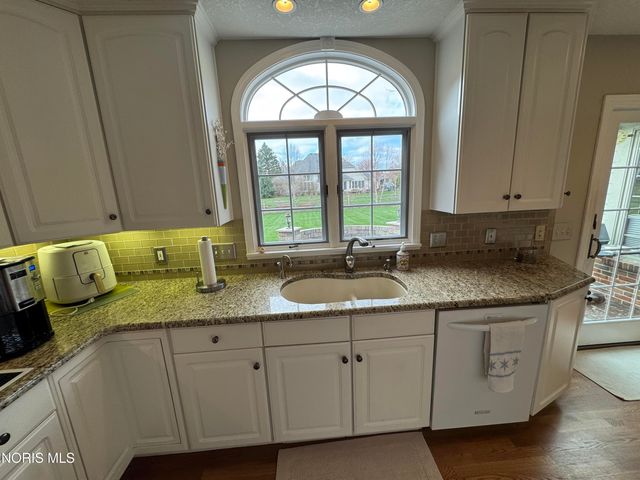 7455 Valhalla Drive, Maumee, OH 43537