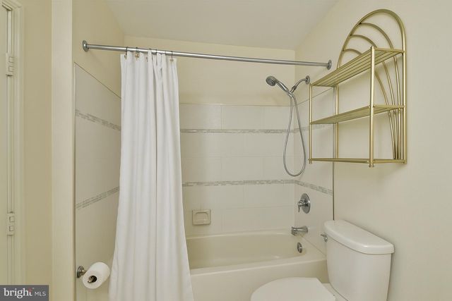 100 VICTORIA DR, Montgomeryville, PA 18936