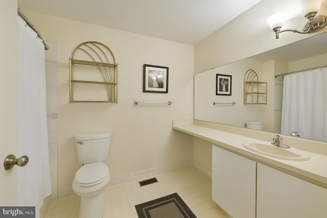 100 VICTORIA DR, Montgomeryville, PA 18936