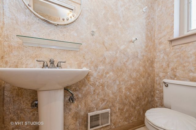 10057 S Bell Avenue, Chicago, IL 60643