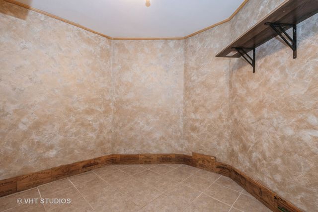 10057 S Bell Avenue, Chicago, IL 60643