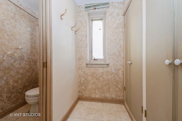 10057 S Bell Avenue, Chicago, IL 60643