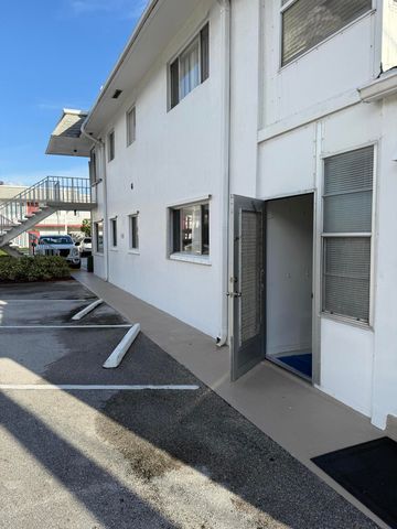 3160 Lake Osborne Drive 112, Lake Worth Beach, FL 33461