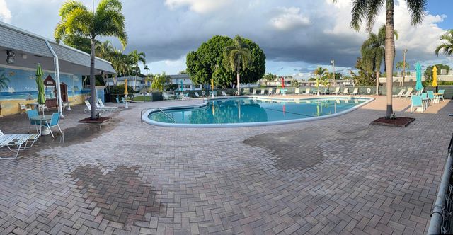 3160 Lake Osborne Drive 112, Lake Worth Beach, FL 33461