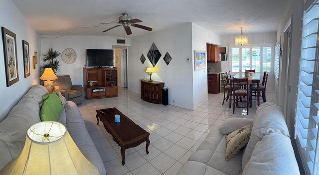3160 Lake Osborne Drive 112, Lake Worth Beach, FL 33461