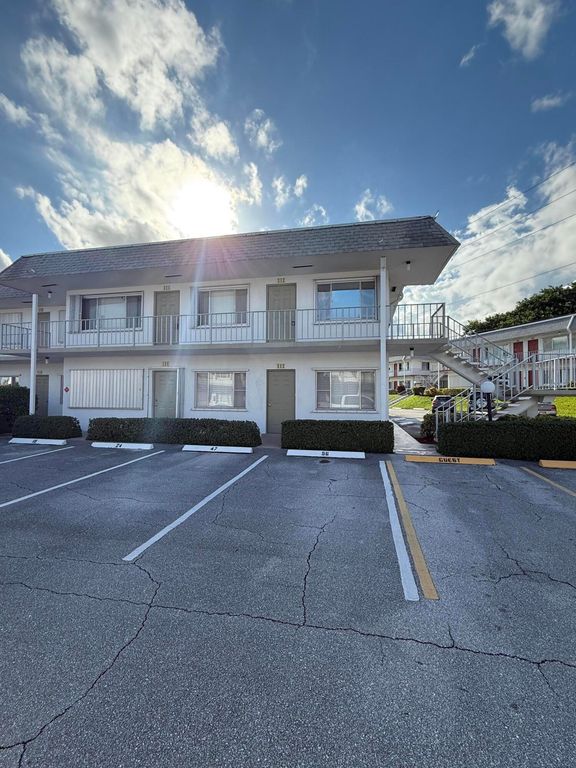 3160 Lake Osborne Drive 112, Lake Worth Beach, FL 33461