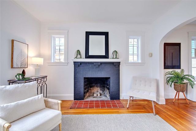 89 Dexterdale Road, Providence, RI 02906