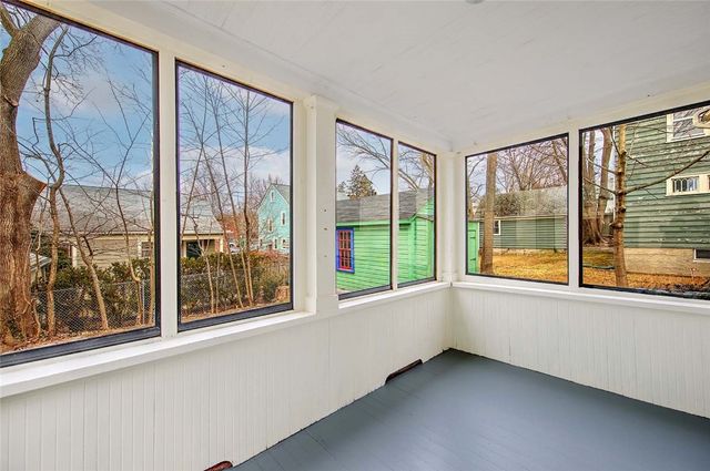 89 Dexterdale Road, Providence, RI 02906