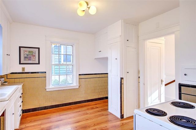 89 Dexterdale Road, Providence, RI 02906