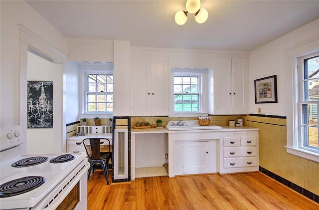 89 Dexterdale Road, Providence, RI 02906