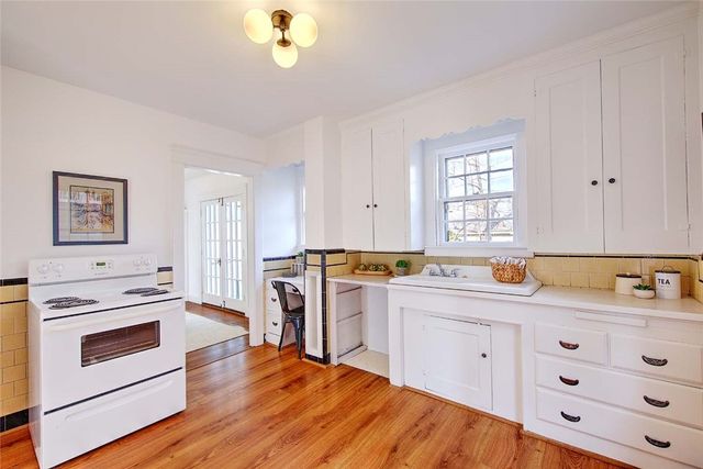 89 Dexterdale Road, Providence, RI 02906