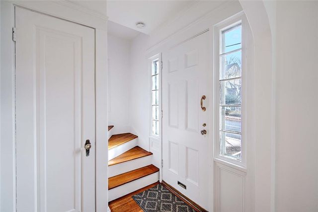 89 Dexterdale Road, Providence, RI 02906