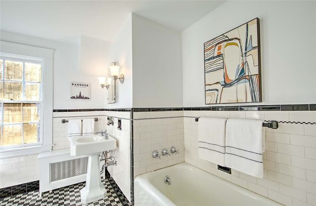 89 Dexterdale Road, Providence, RI 02906