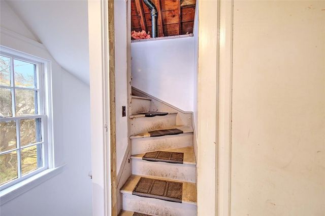 89 Dexterdale Road, Providence, RI 02906