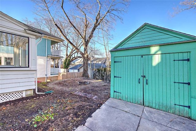 89 Dexterdale Road, Providence, RI 02906