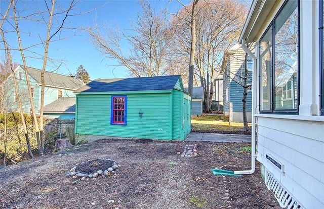 89 Dexterdale Road, Providence, RI 02906