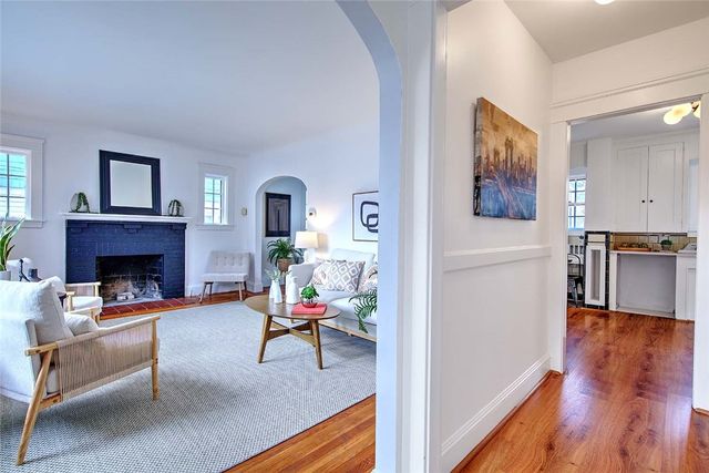 89 Dexterdale Road, Providence, RI 02906