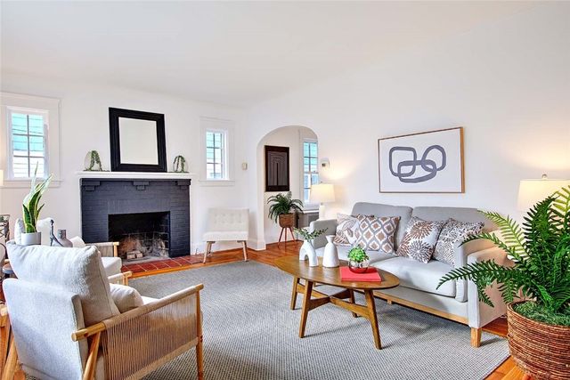 89 Dexterdale Road, Providence, RI 02906