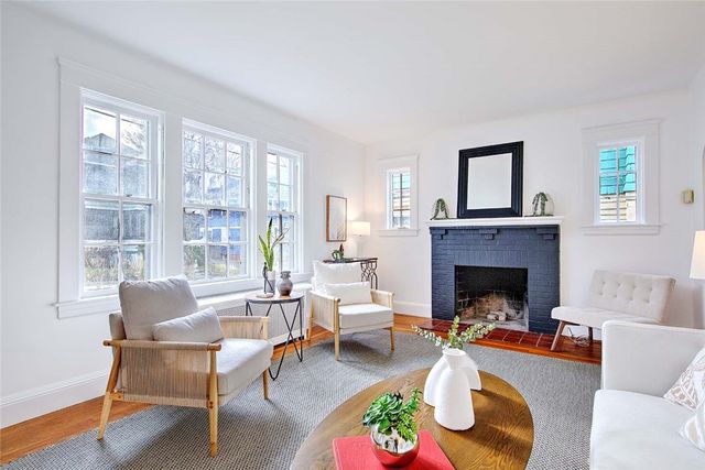 89 Dexterdale Road, Providence, RI 02906