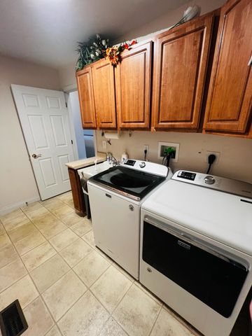 2242 Bluegrama Drive, Burlington, KY 41005