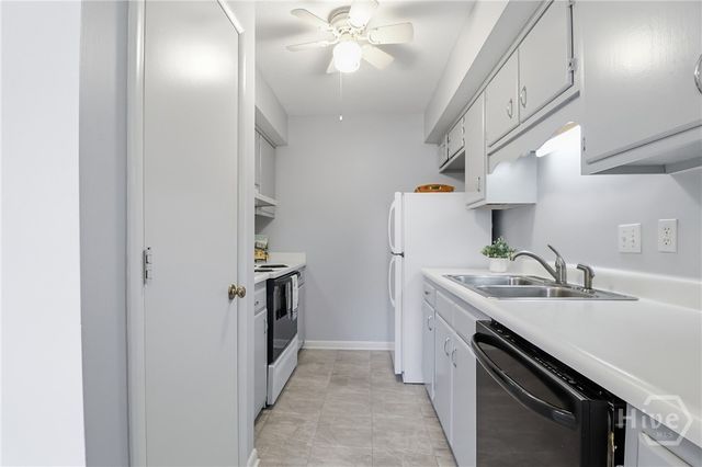 455 Mall Boulevard 94, Savannah, GA 31406