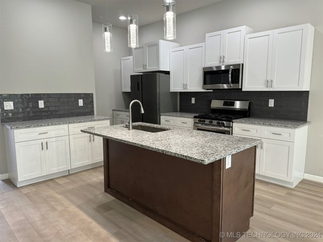 3410 Redbud Lane, Tulsa, OK 74132