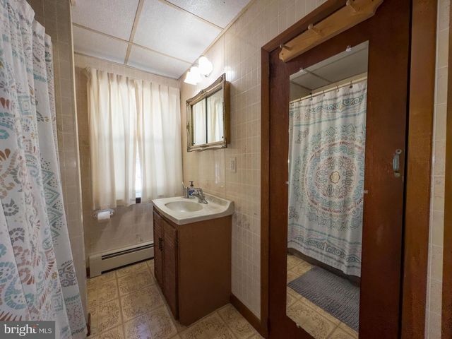 2013 WALTERS RD, Green Lane, PA 18054