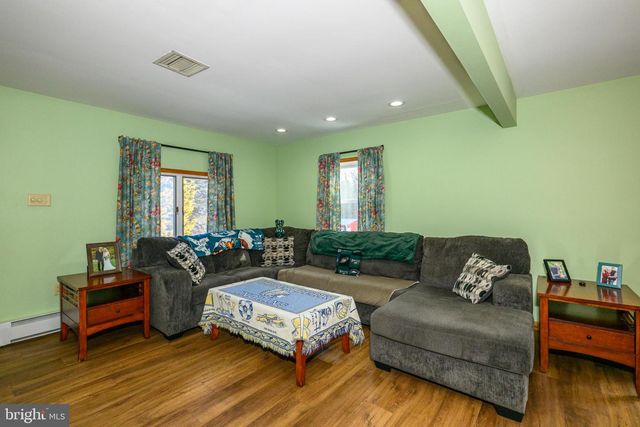 2013 WALTERS RD, Green Lane, PA 18054