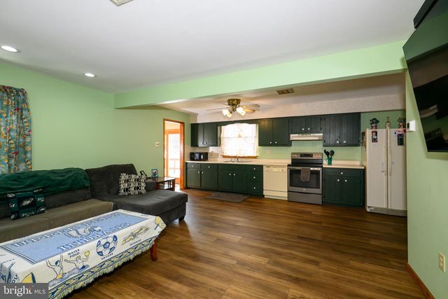 2013 WALTERS RD, Green Lane, PA 18054