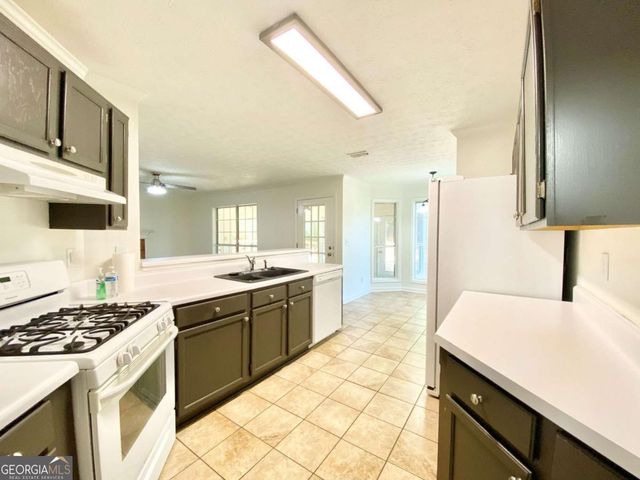 640 Suwanee Lakes Circle, Suwanee, GA 30024