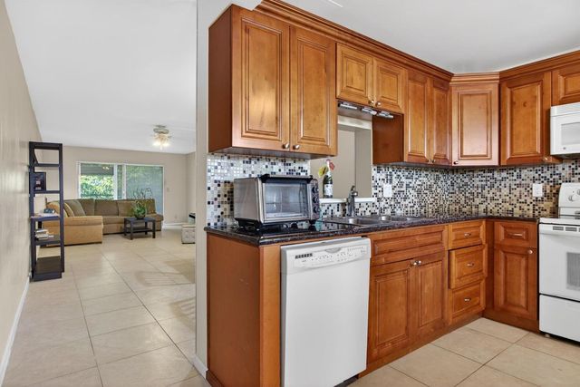 2003 Granada Drive L4, Coconut Creek, FL 33066